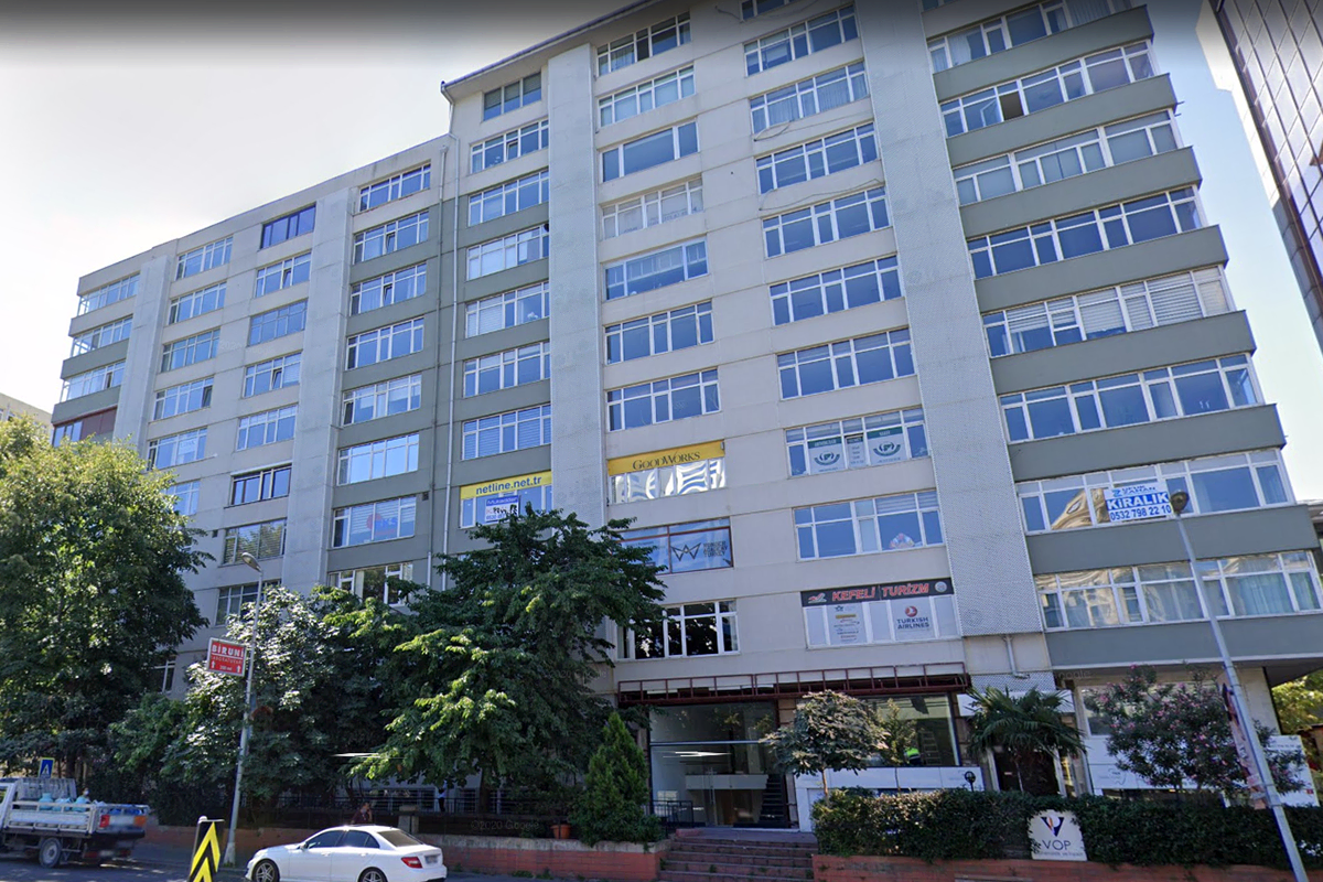 Akın Sitesi Yıldız Posta Caddesi açık otoparklı 3+1 ofisler