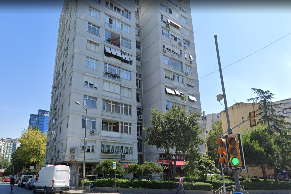 Esengül Apartmanı Yıldız Posta Caddesi açık otoparklı ofisler