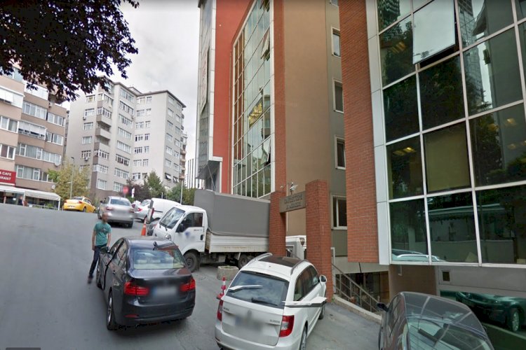 Gayrettepe İş Merkezi Mevlüt Pehlivan sk. Kapalı otoparklı 2+1 işyerleri